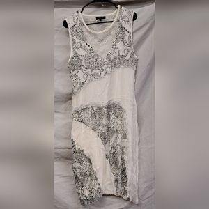 XL Cativa Black and White Sleeveless Dress.